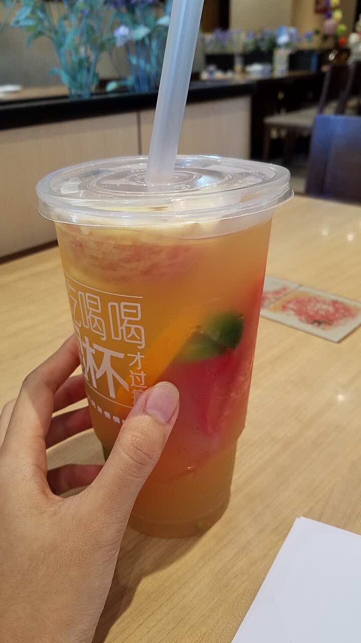 超好喝的水果茶,薯角薄脆pizza比榴莲的好吃!
