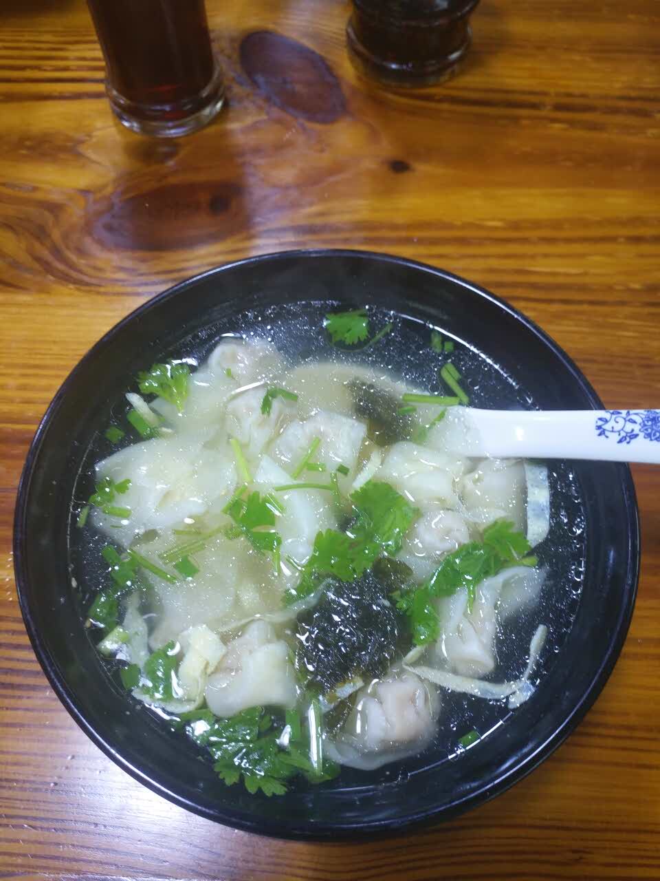 早上吃的小馄饨,热热的很舒服,很鲜很好吃,推荐哦!