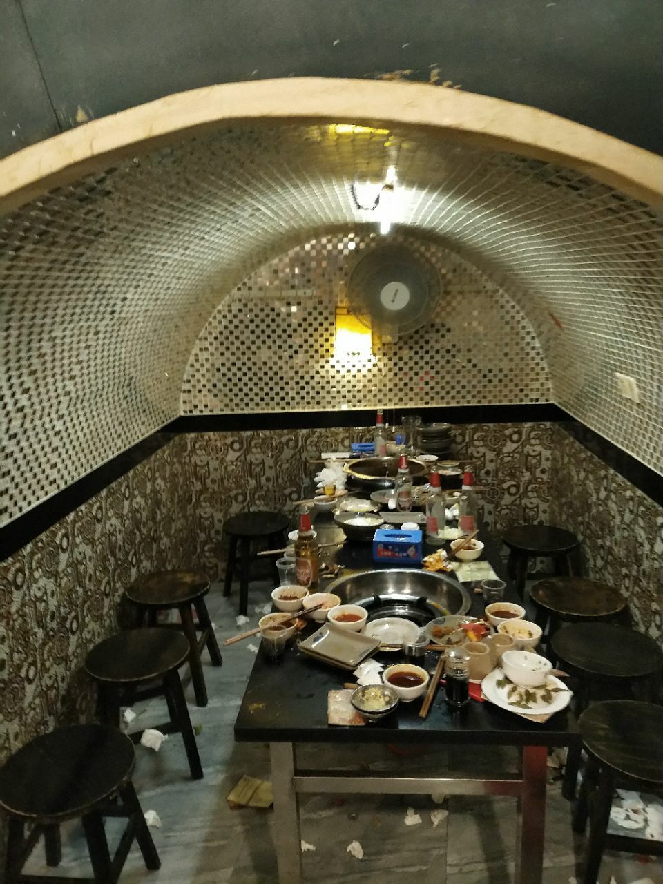 洞亭火锅(防空洞店)