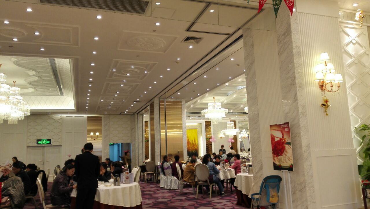 【携程美食林】珠海富临皇宫餐馆,富临皇宫位于扬名广场八层,典雅大气