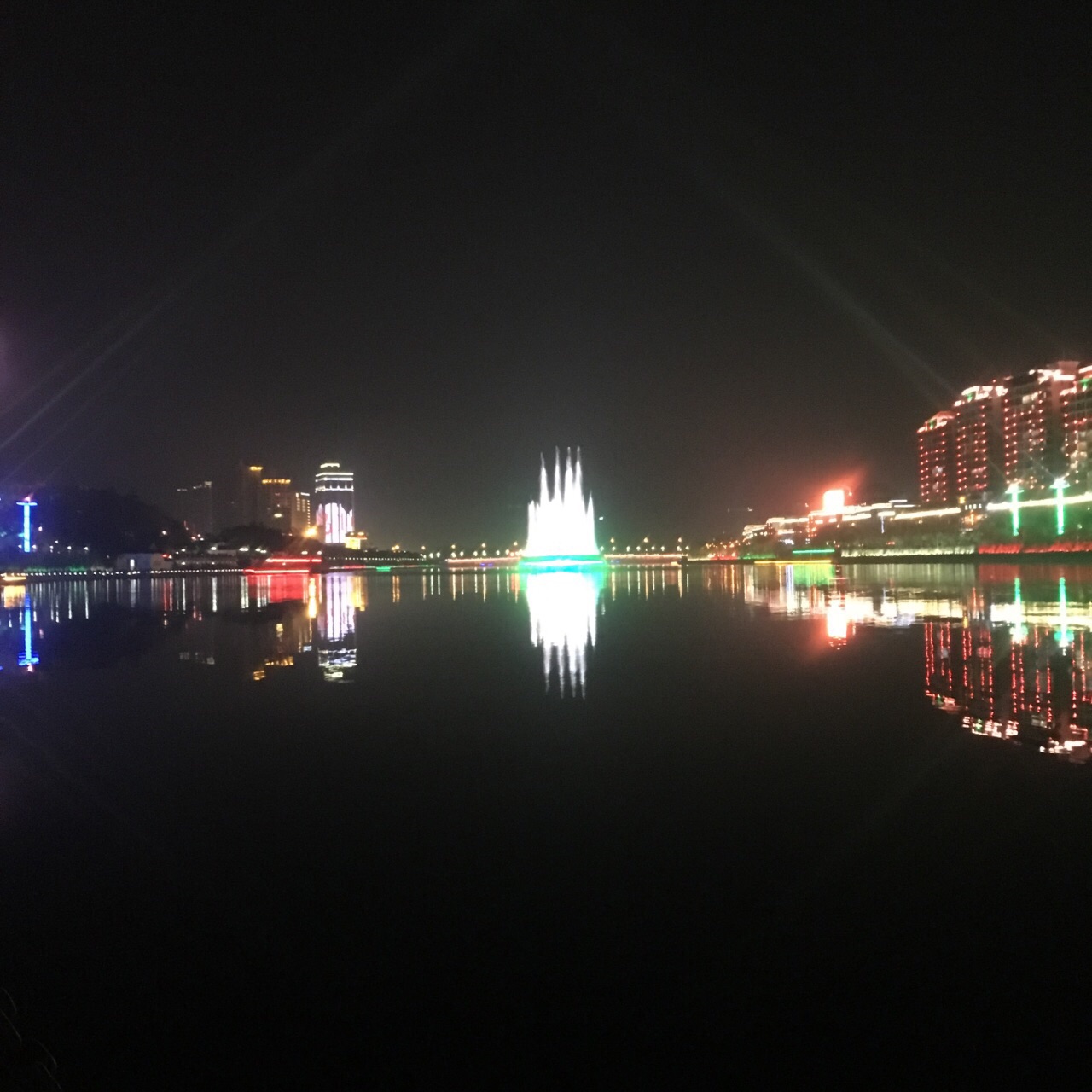 2023亚洲第一高喷泉游玩攻略,...时开始，江边灯光很美，伴...【去哪儿攻略】