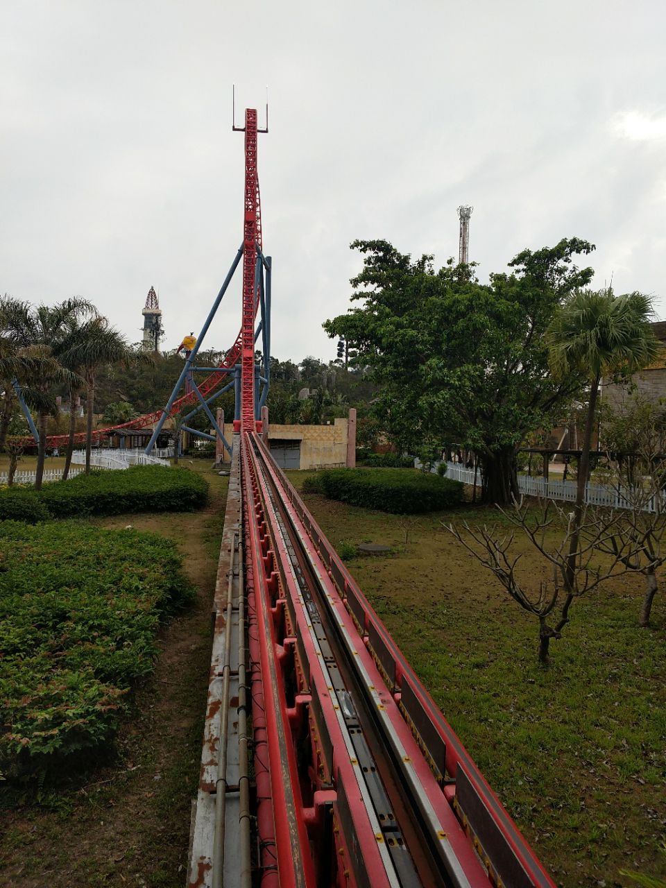 珠海神秘岛云霄飞车图片