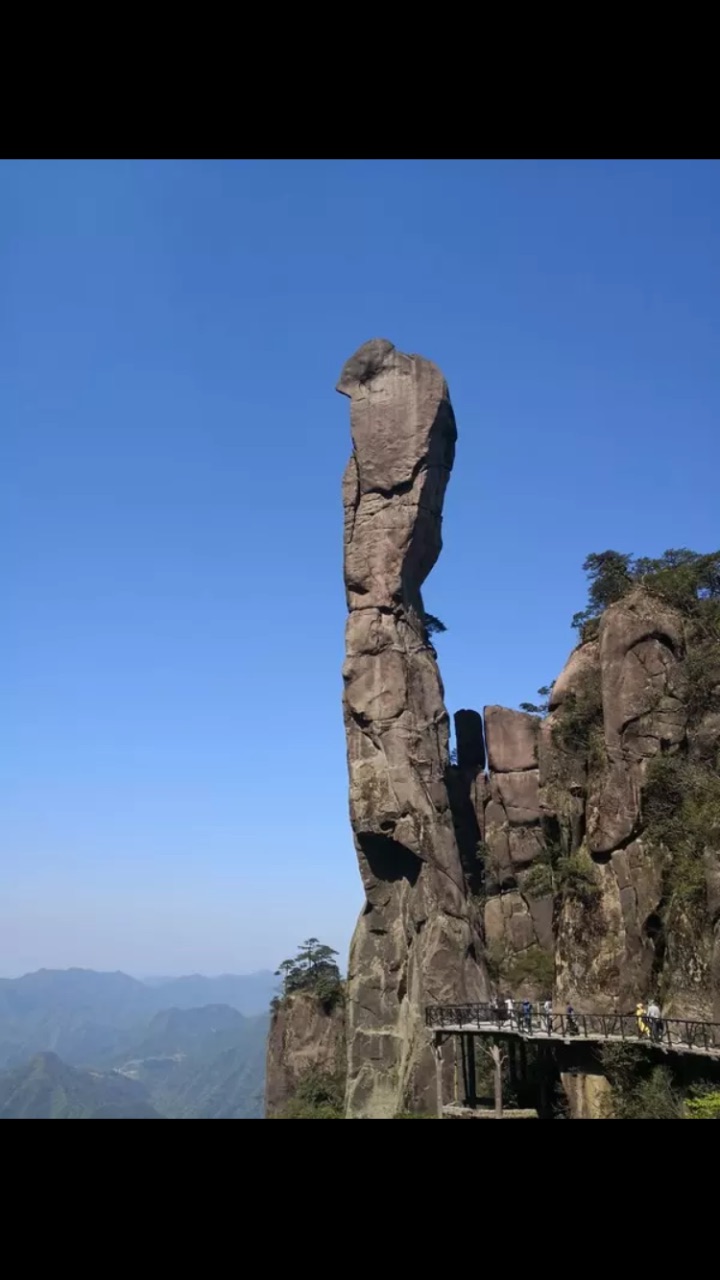 巨蟒出山