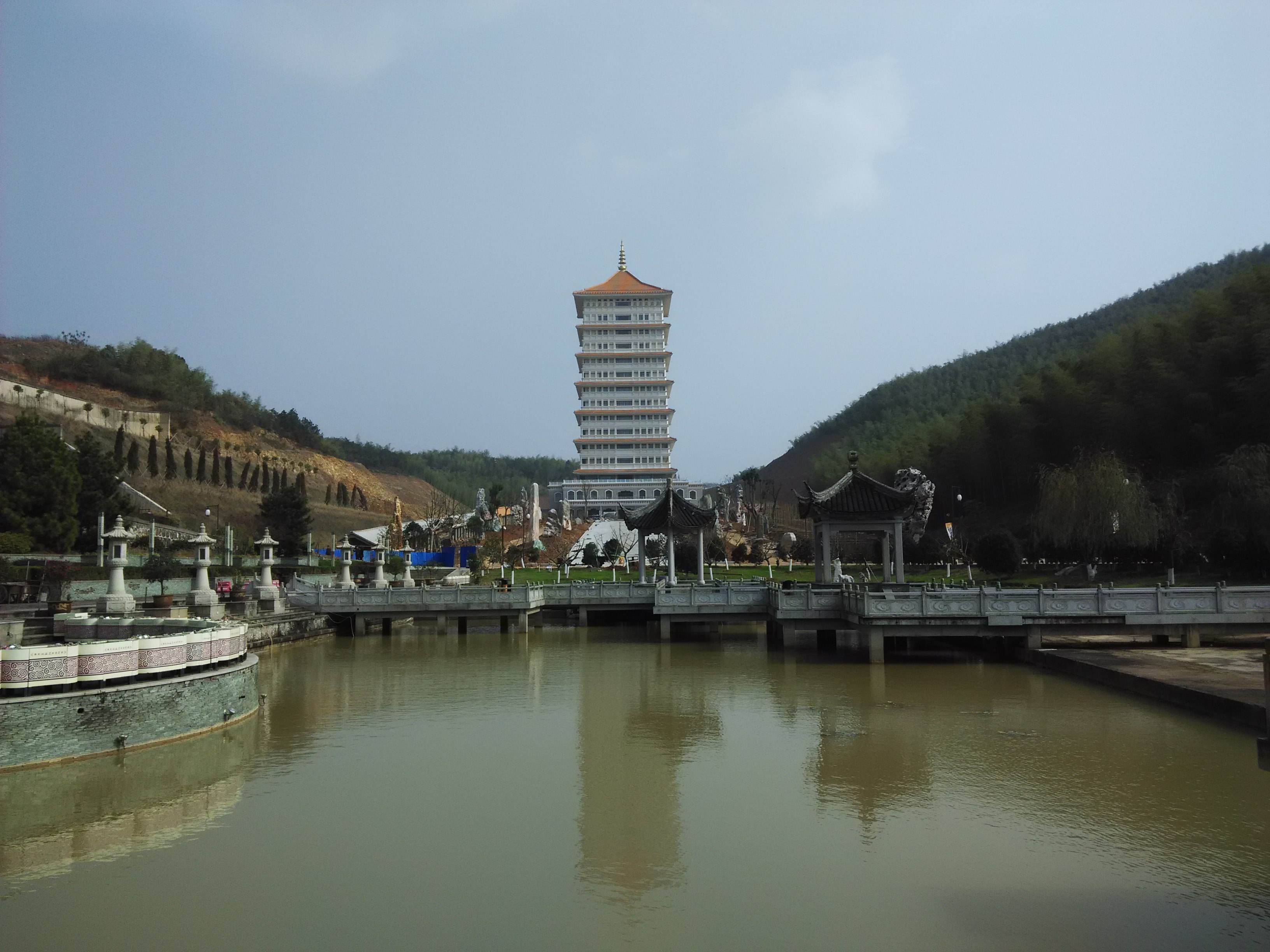 个人非常推荐去宜兴的太华镇.