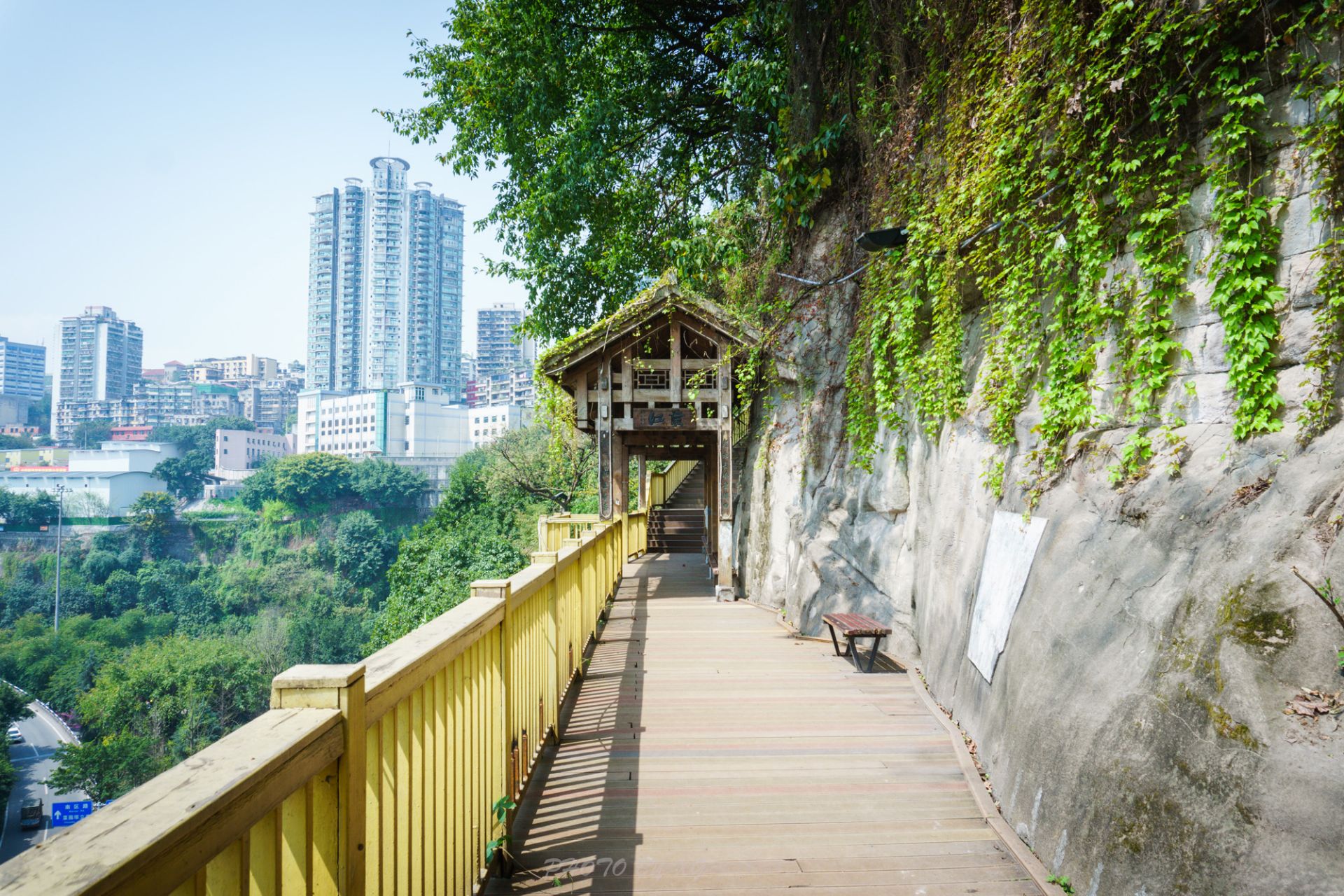 如果說洪崖洞是重慶必打卡的景點,那麼山城步道也是不可錯過的,山城