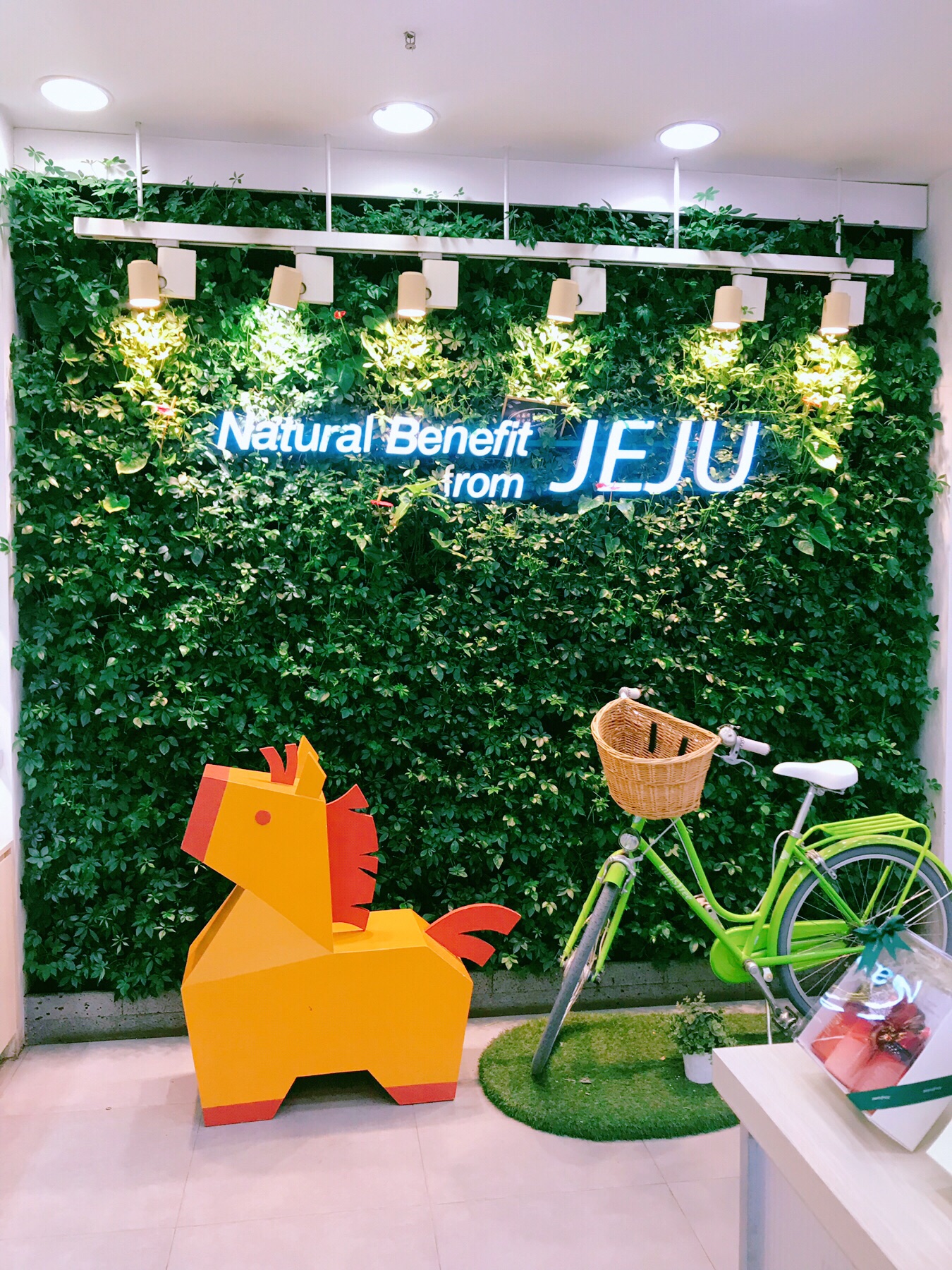 七七八八也过过不少

悦诗风吟的店铺现在在魔都遍布很广