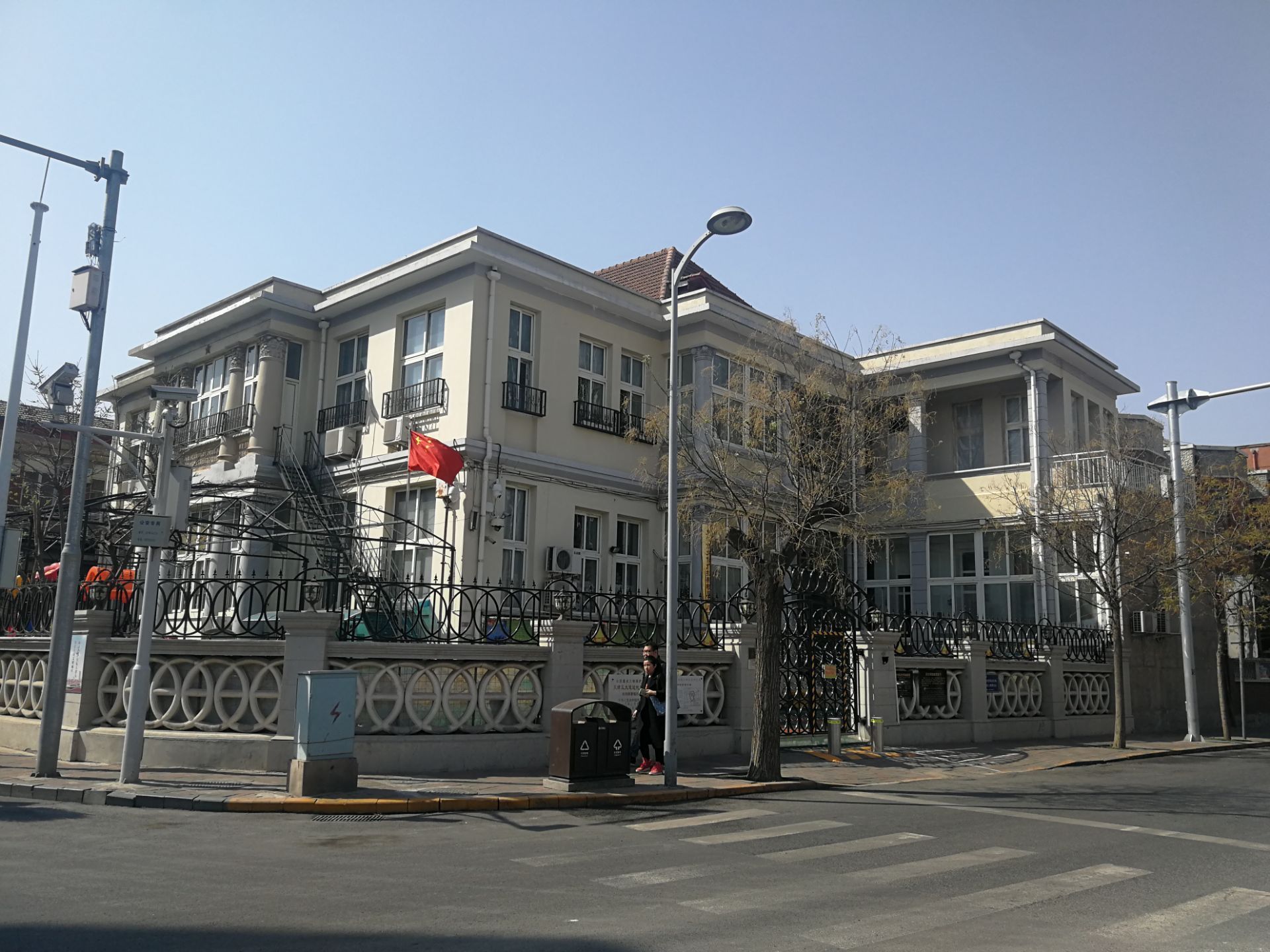 【曹锟旧居】又称曹公馆,是曹锟下野后,给四房太太刘凤伟新建的一幢