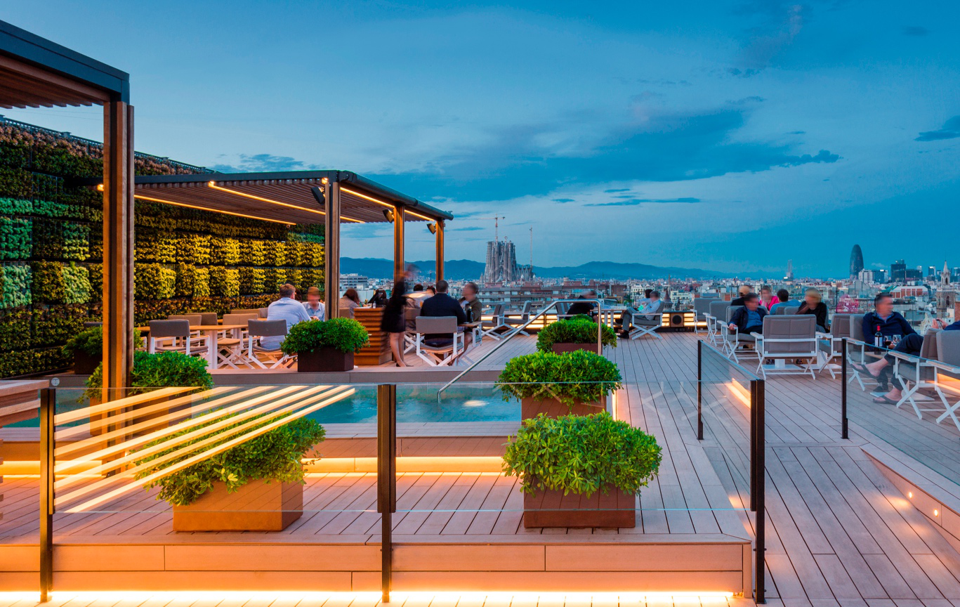 最奢华的屋顶露台 "la dolce vitae"重装开业