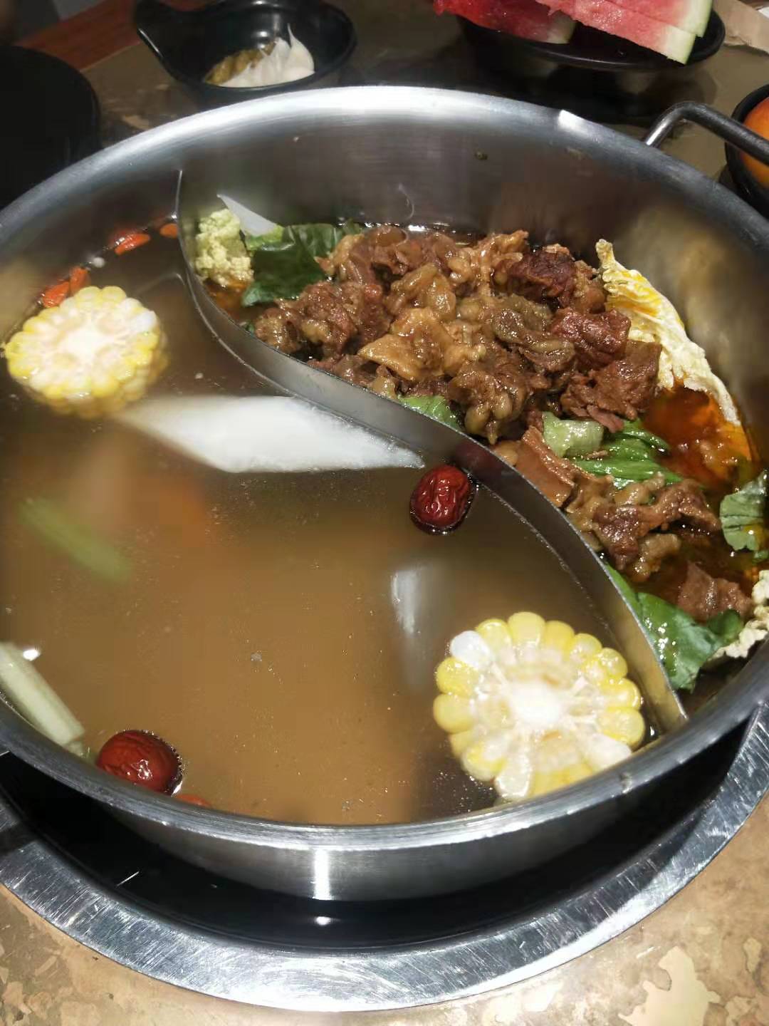 手選潮汕鮮牛肉火鍋(機場萬達店)餐館,家裡人的聚餐父母不喜歡吃辣的