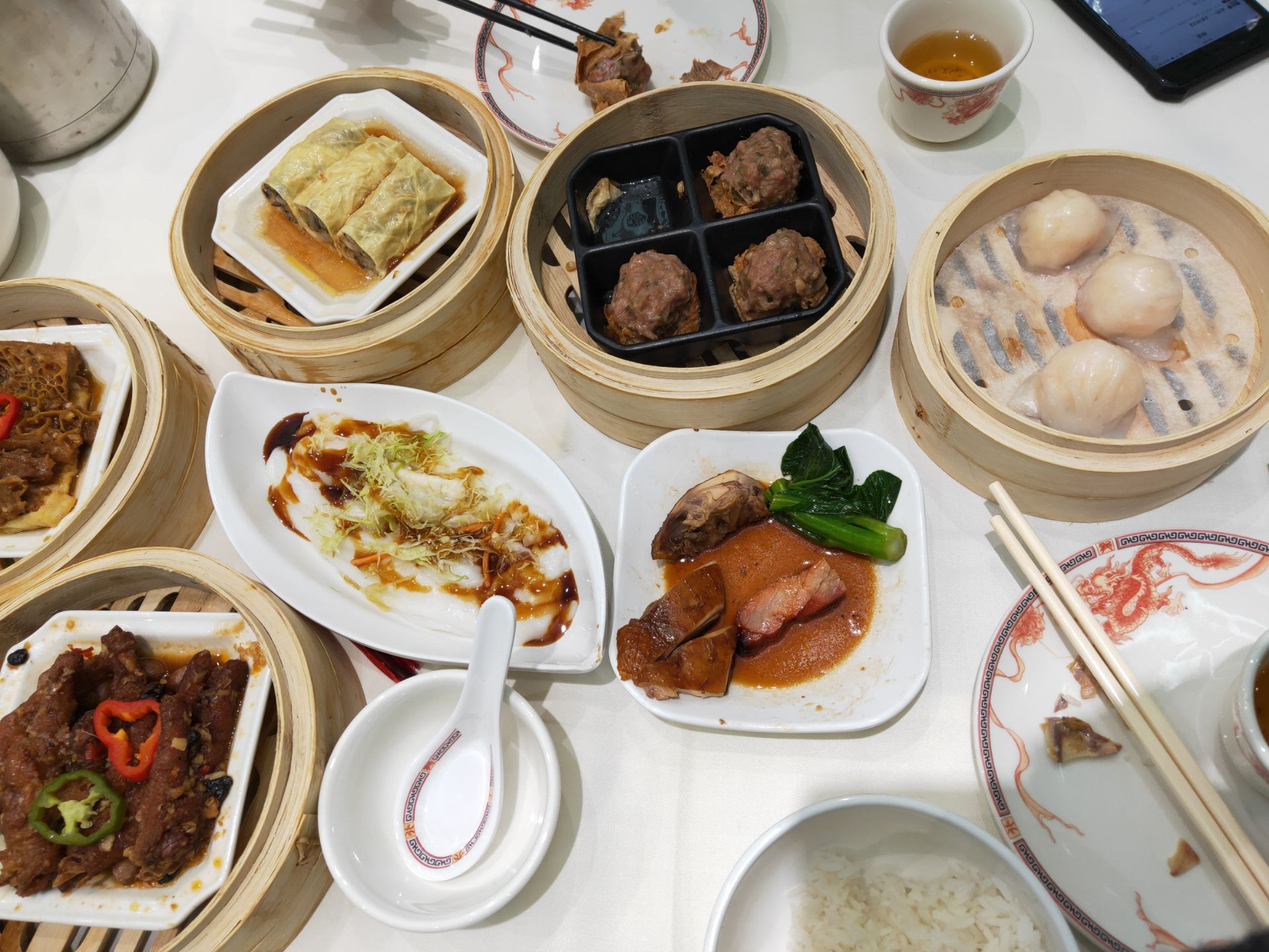 稻香茶餐厅是我在香港吃过最好的一家茶餐厅,首先他家的价格非常实惠