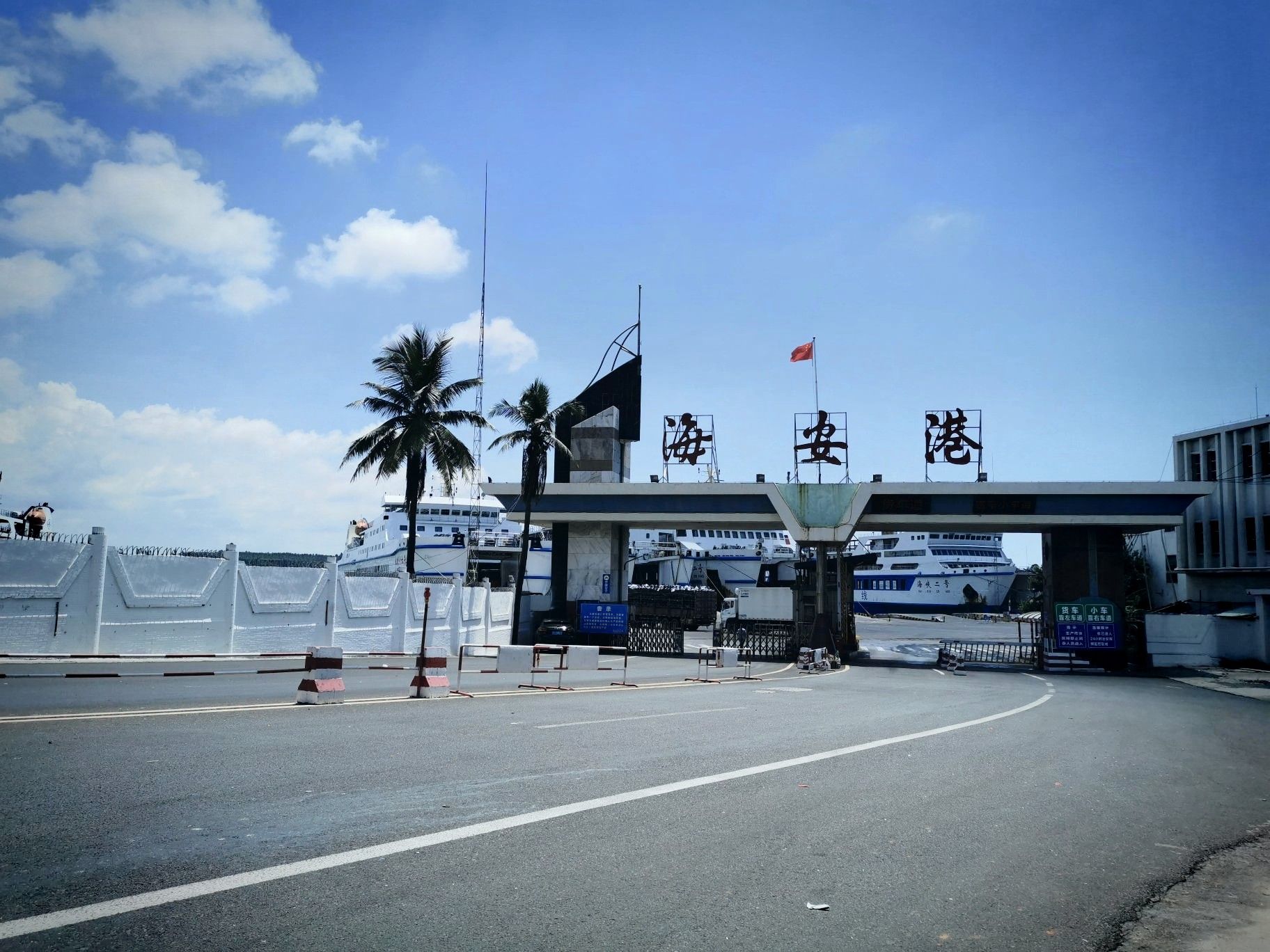 12月9日8时起，广东海安新港恢复客车、小车、散客过海业务