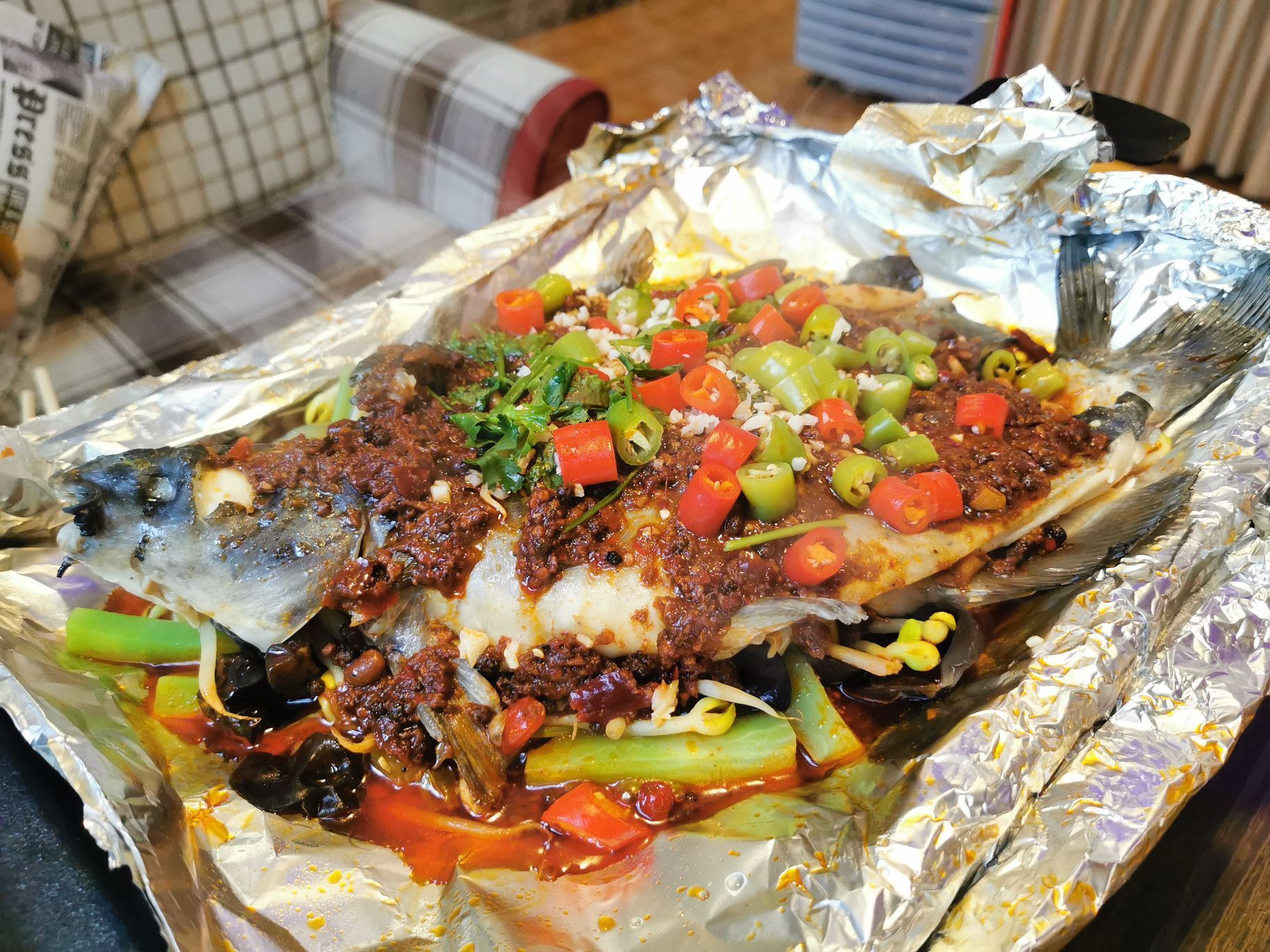 {江湖锡纸清江鱼}先蒸后烤,鱼肉非常软嫩,清江鱼没有肌间小刺,非常