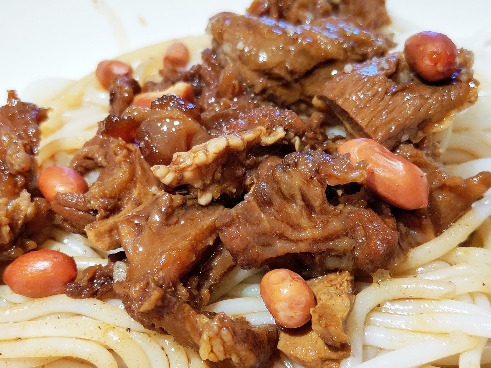 【茴香牛腩粉】很香的茴香香味,牛腩绵软入味. 性价比很ok哦