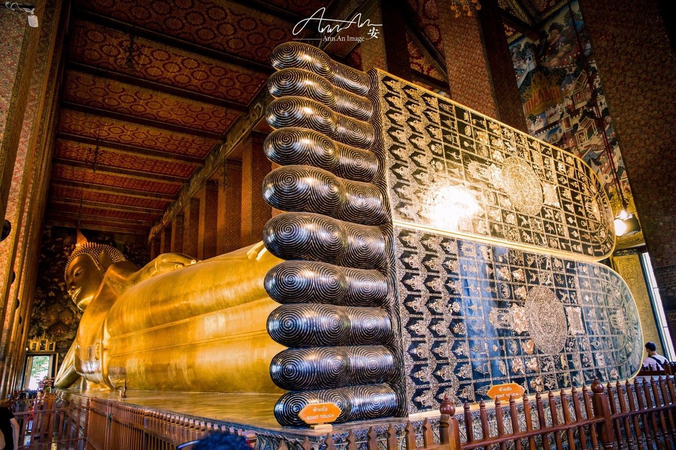 【携程攻略】曼谷卧佛寺景点,卧佛寺可以感受泰国的佛教氛围，感受到泰国人对佛的虔诚。卧佛寺里面…