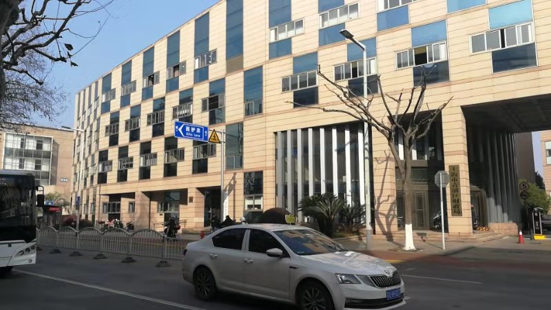 2023青浦区东方商厦购物,个别商铺门面装修,布局还是.【去哪儿攻略】