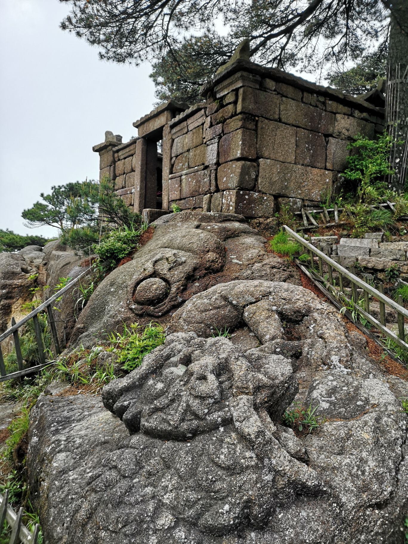 【携程攻略】三清山龙虎殿景点,龙虎殿是三清山最早的大殿,现在依然
