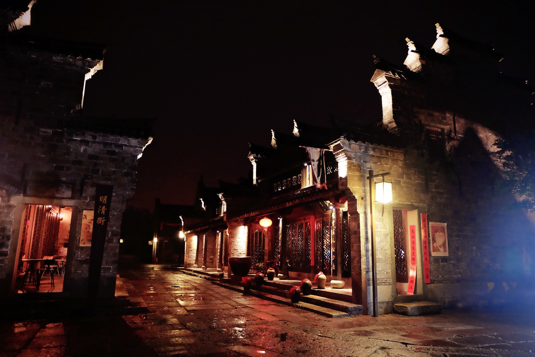 下雨的夜晚,我们来到云图,世外桃源,虽然房间一般,但颇具设计感