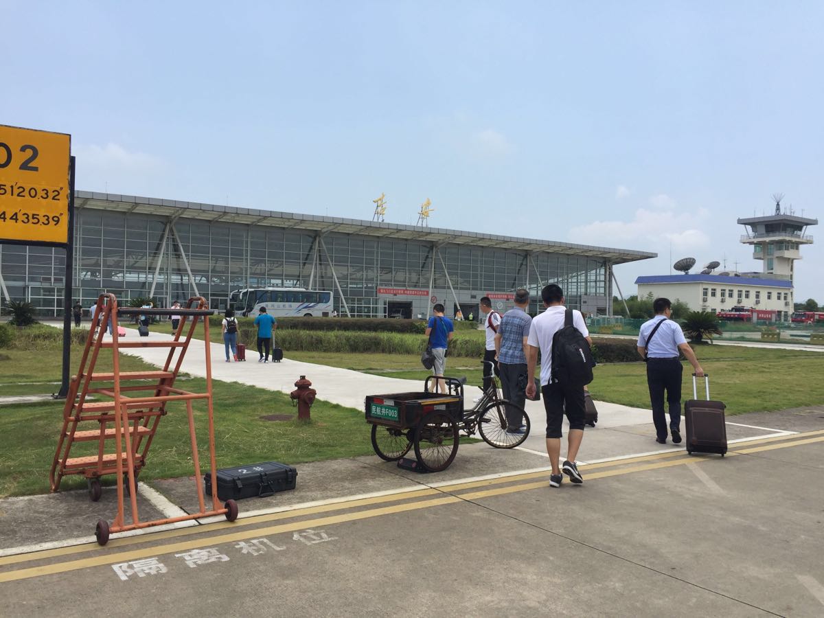 井冈山机场现在叫吉安机场,是乘飞机去井冈山旅游景区的落脚点