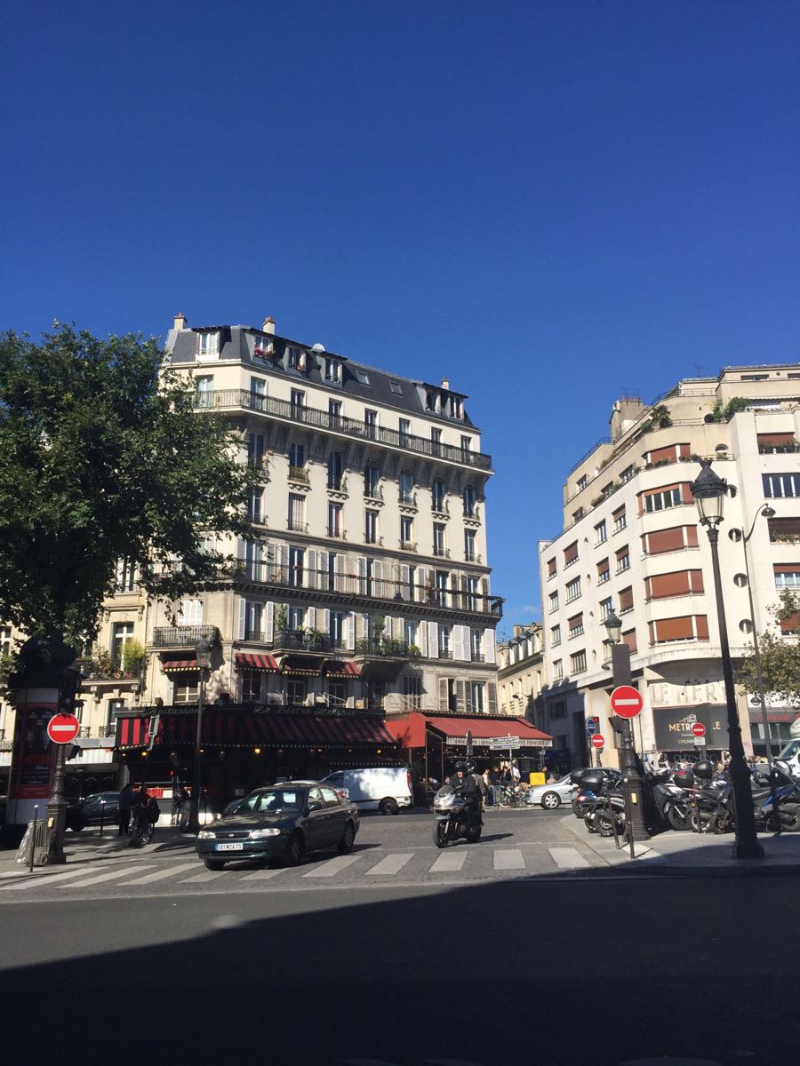 【携程攻略】巴黎圣奥诺雷路购物,这条街在巴黎的市中心的市中心.