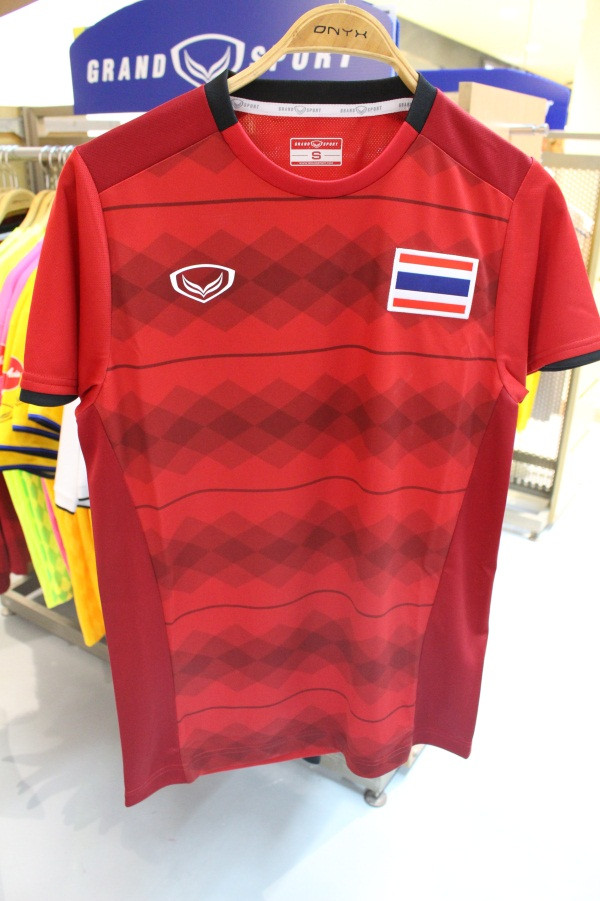 super是什么牌子的运动服 100n0a0000004ygx0F83D_R_600_10000_Q90.jpg