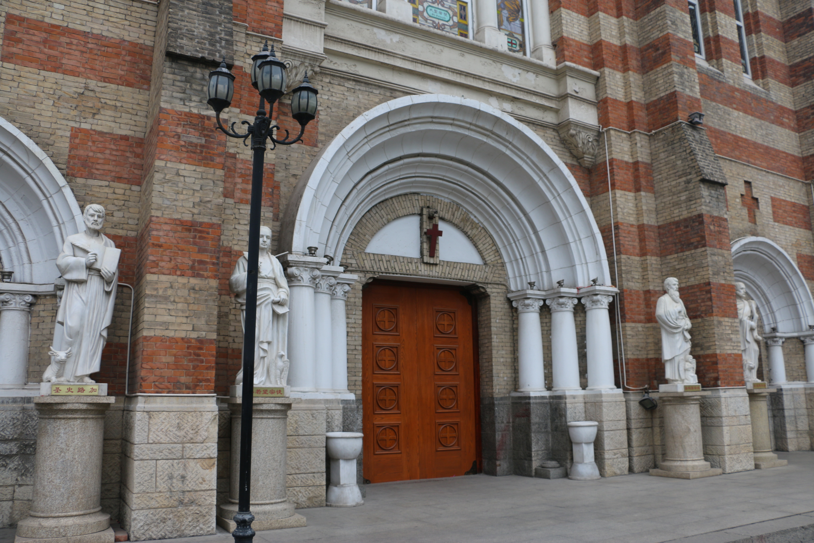 西开教堂是华北地区最大的罗曼式教堂建筑,是天津众多西洋建筑中的