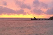 夕阳和彩虹 在MANA岛拍摄夕阳时，发现同时出现的彩虹