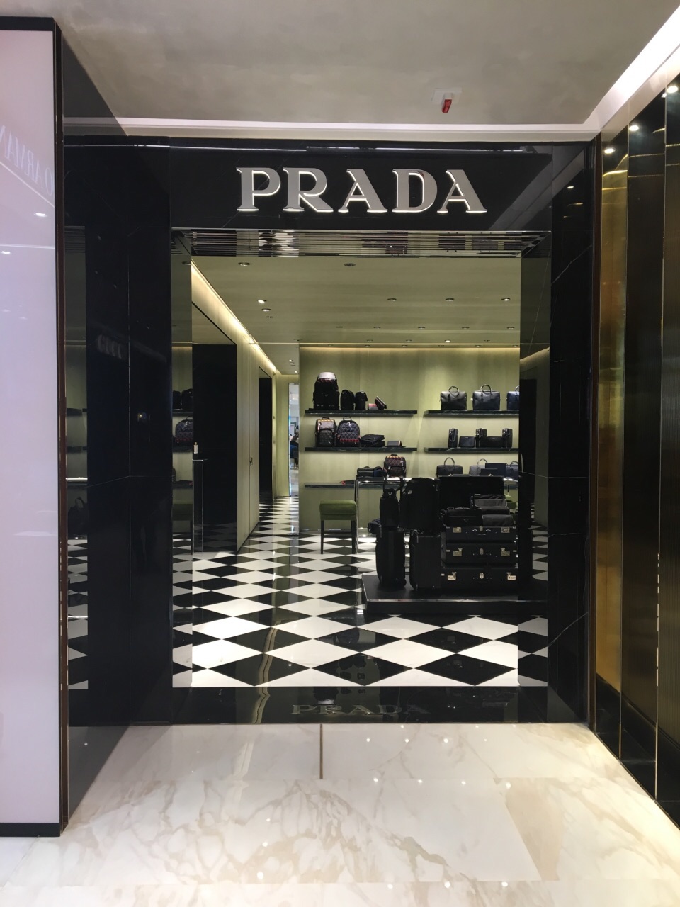 prada(祟光百貨店)