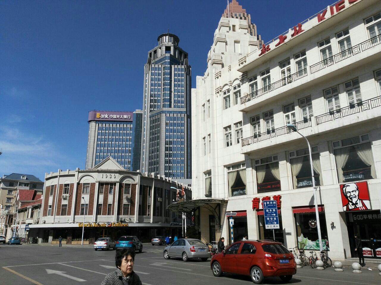 【携程攻略】天津天津音乐厅景点,目的地是小白楼，一出地铁口先吸引眼球的是这座音乐厅。整个建筑结构…