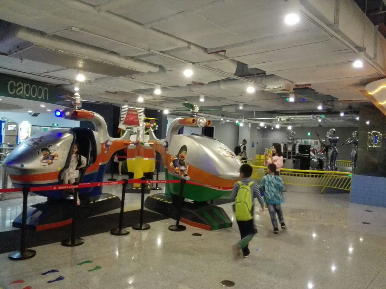 深圳市少年宫坐落在美丽的莲花山畔,邻市民中心,科技馆,博物馆;地铁