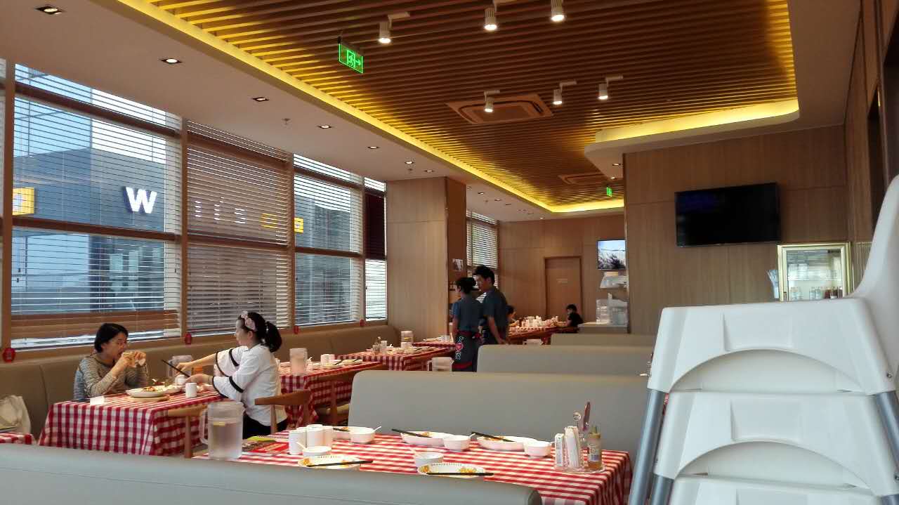 2021西贝莜面村(上海正大乐城店)美食餐厅,服务也不错,每个服务员,领.