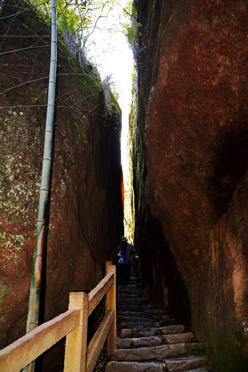 灵隐一线天,一线天天梯_大山谷图库