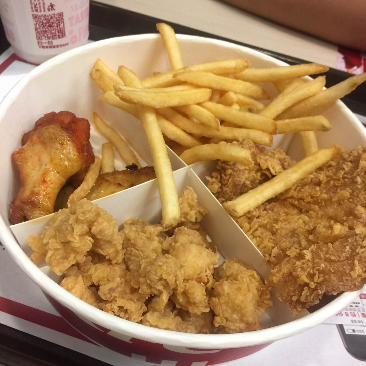 2023肯德基(勒流店)美食餐厅,挺优惠的,29块钱有那么几样.