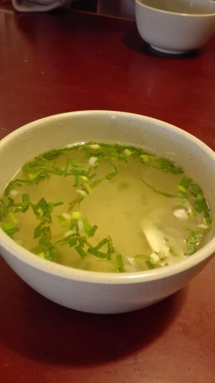 人很多,味道不错,牛肉粉丝汤和豌豆荚菜饭值得一看试点 2017-02-11有