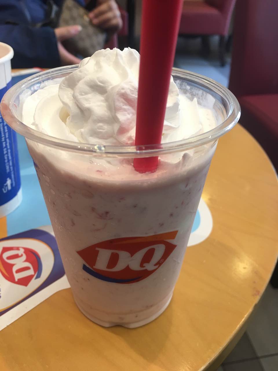 一贯的品质,店面不大,位置有多,适合小憩一下,草莓奶昔还不错