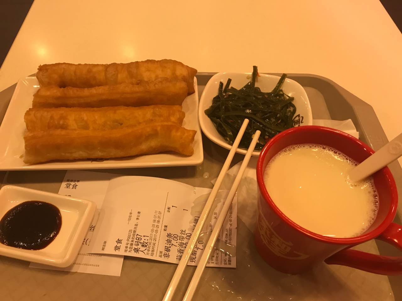 北京南站进站口,永和大王豆浆油条,搭配好吃营养早餐