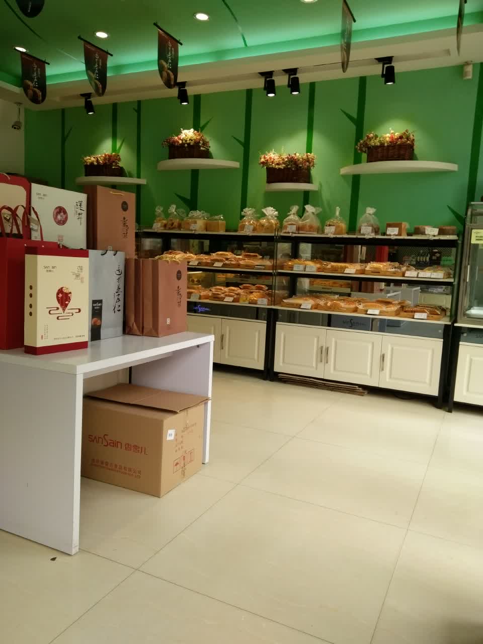 店里面环境很好,服务也不错,关键是离家近,想啥时候去就啥时候去,方便