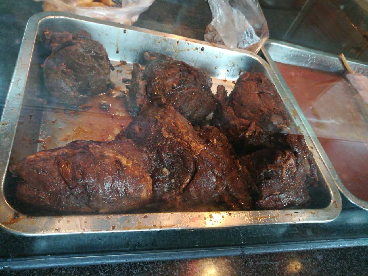 百年老店名不虚传,我是吃着知味小笼长大,今天买了卤牛肉,希望你们越