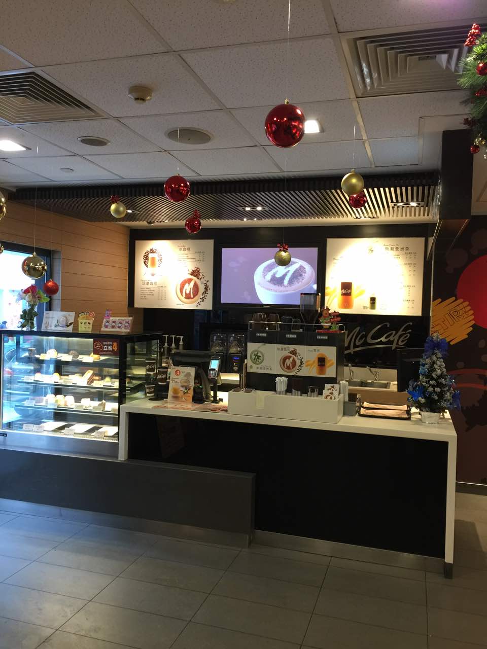 麦当劳的环境也很不错,点餐也很便利,冬季很温暖,还不吵,以后还会常来