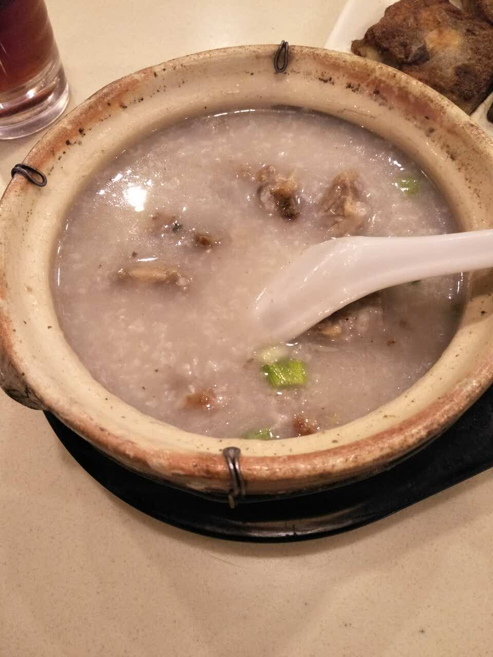 我点了个烧骨粥,粥煲得不够粘! 2017-04-03有用 ( 0)