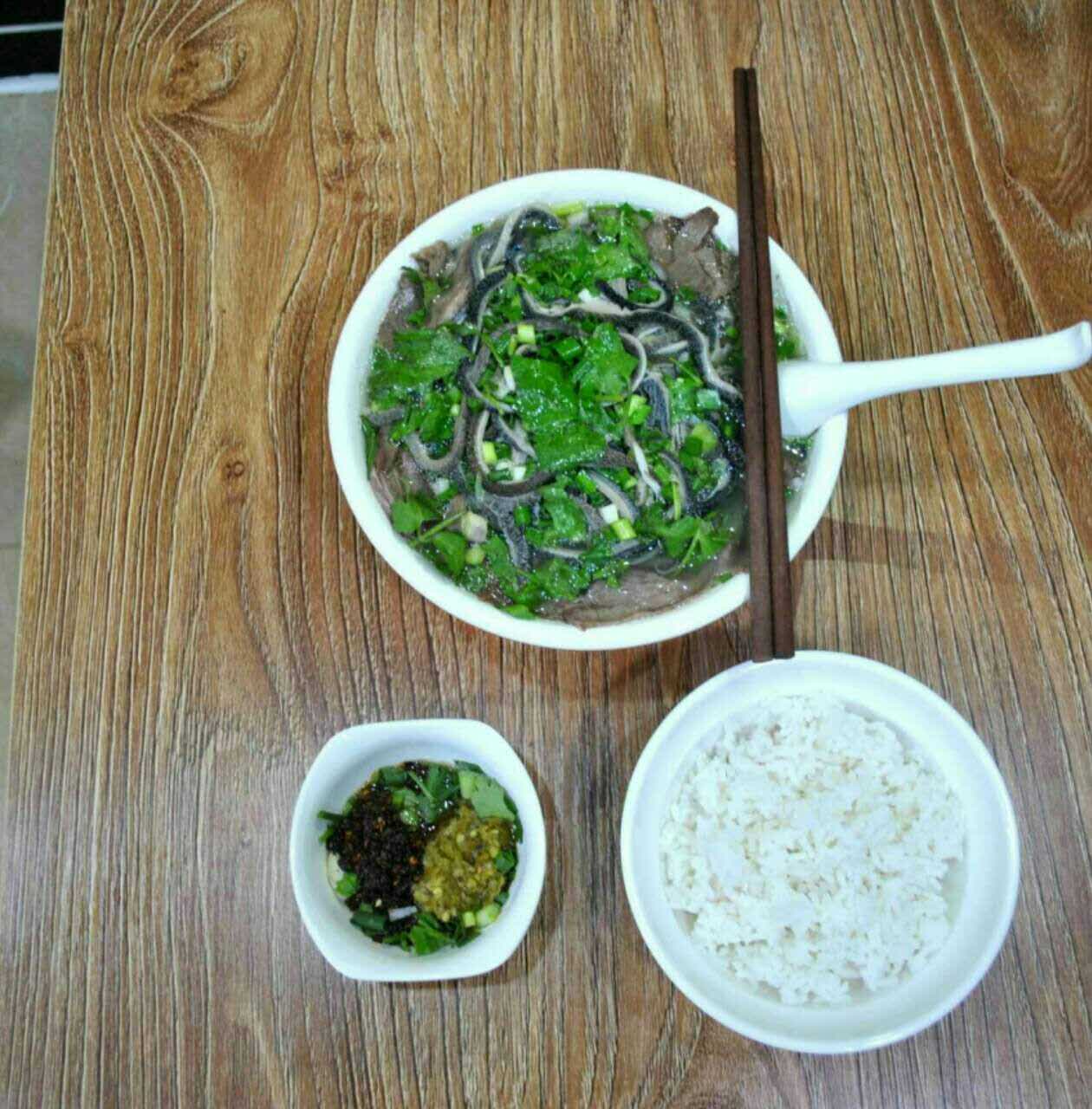 2022乐羊子羊肉粉美食餐厅,吃了个羊肉套饭,味道还可以.