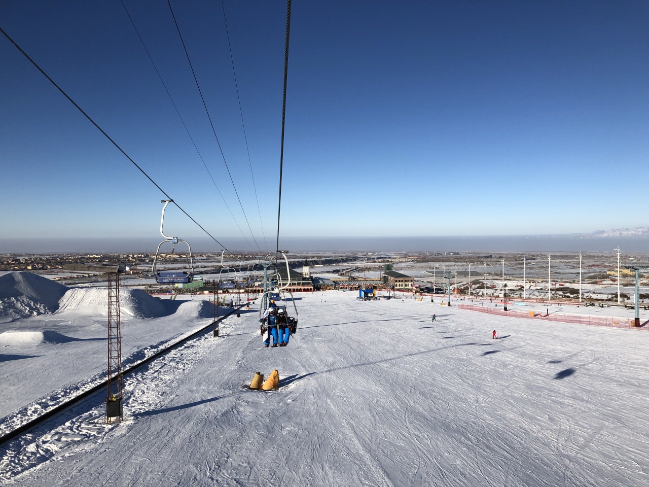 丝绸之路滑雪场雪道图片