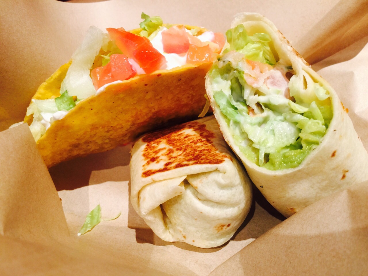 2023taco bell塔可钟(丰盛里店)美食餐厅,好不热闹～ 经典塔可脆,握手