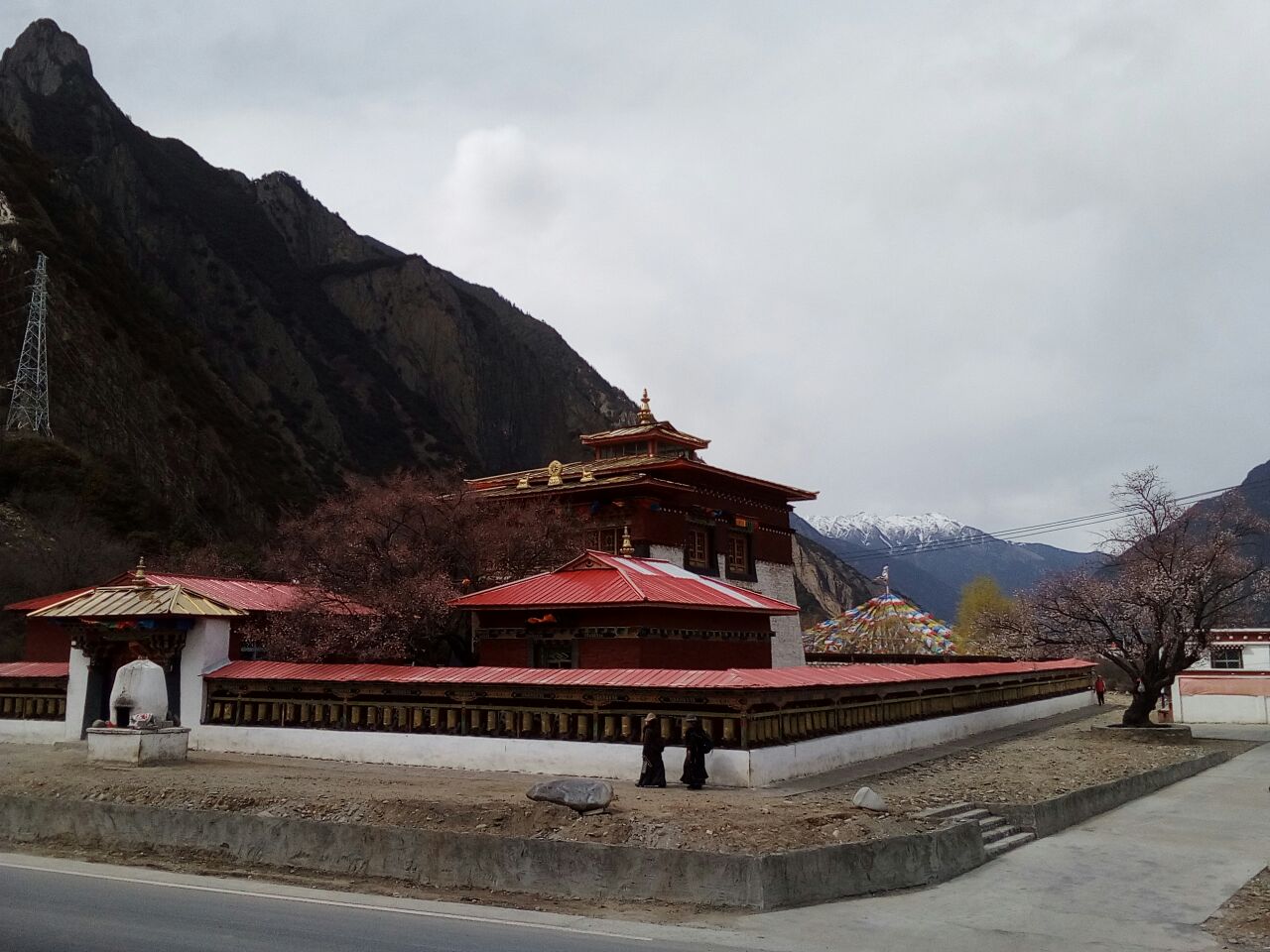 【携程攻略】工布江达巴河镇景点,拉林高速与318国道在小镇交汇,这里