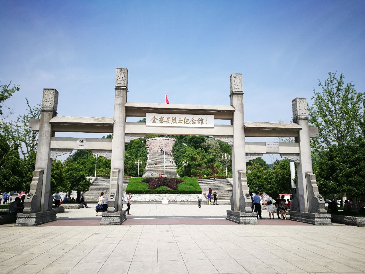 美食街 共 1 张 齐云美食街 暂无评分 景点地址 安徽省六安市解放南路