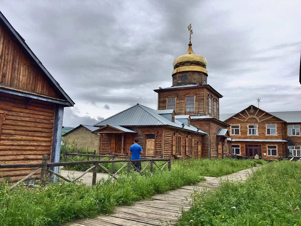 【携程攻略】额尔古纳俄罗斯族民俗馆景点,就在俄罗斯民族乡里面，比较小的一个建筑。相对其他民居来说，大一点…