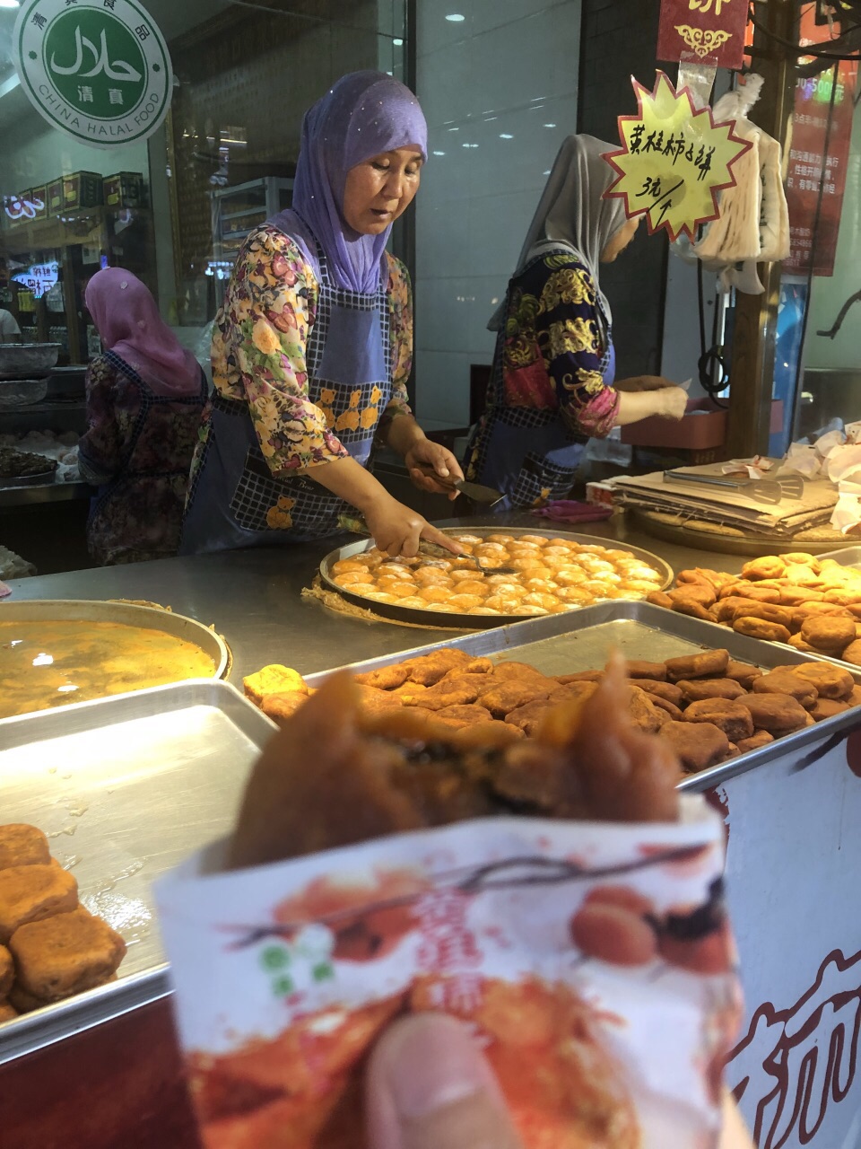 2023桥梓口贾永信黄桂柿子饼美食餐厅,柿子糕太甜了,吃了两三口就.