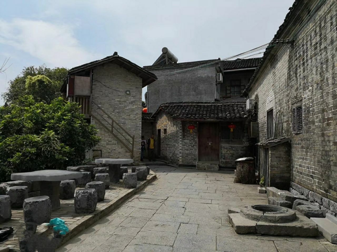 黄姚古镇里的郭家大院是一个比较主要的景点里面除了古建筑外还有古井