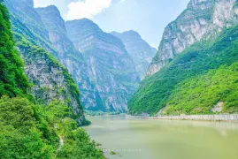 3-Day Hanyuan Tour: Niubei Mountain's cloud sea, Daduhe Canyon's scenic beauty
