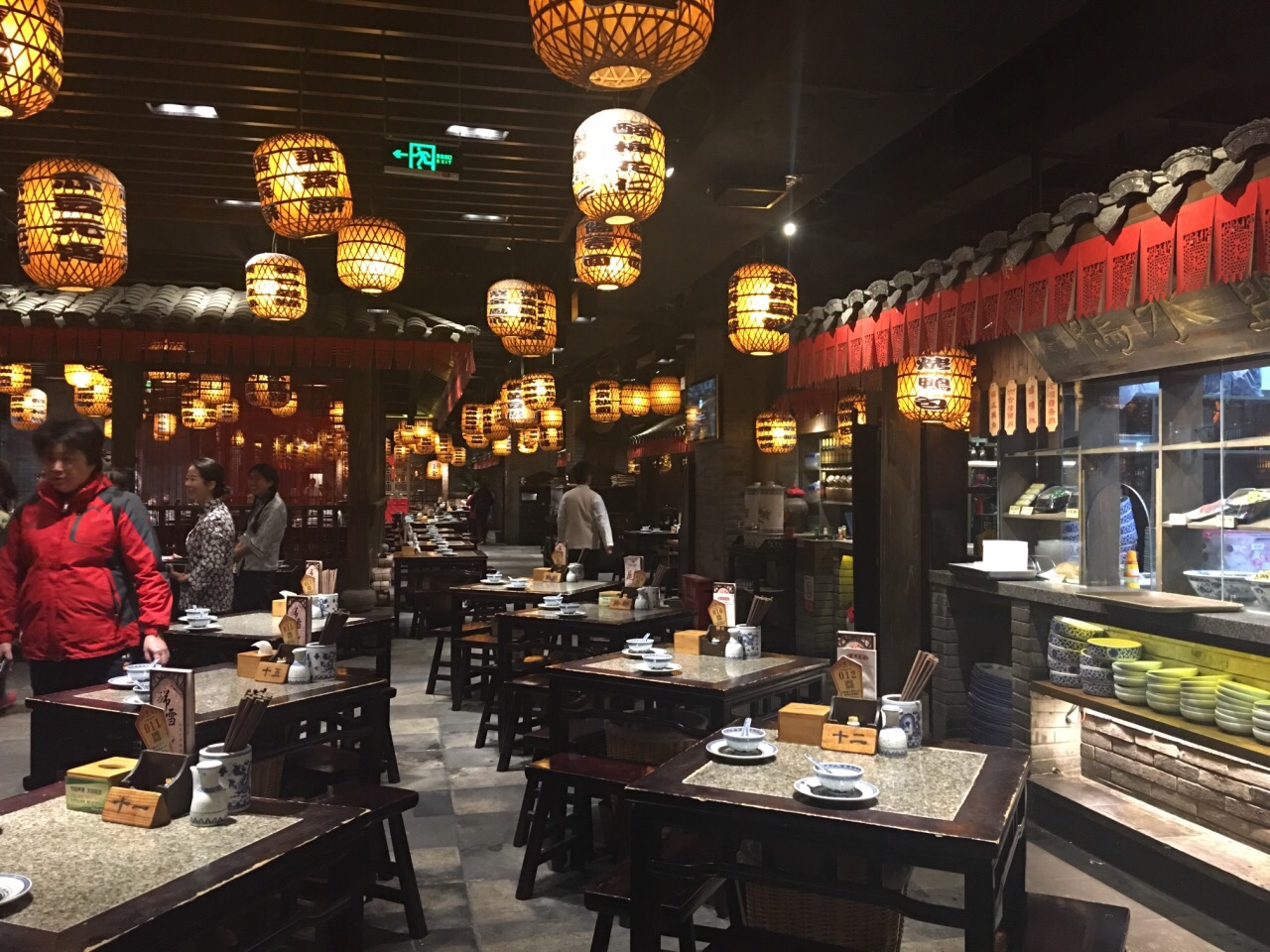 【携程美食林】上海南京大牌档(中山公园龙之梦店)餐馆,地方挺大,环境