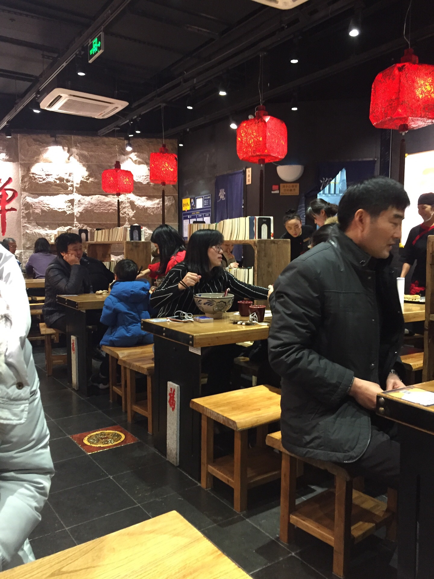 和府捞面是目前上海我最喜欢的一家面店他家的面汤非常的有特色有一种